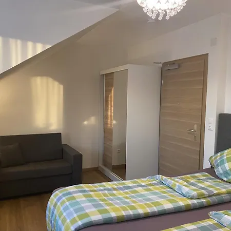 Stadthotel Am Adenauerplatz Отель