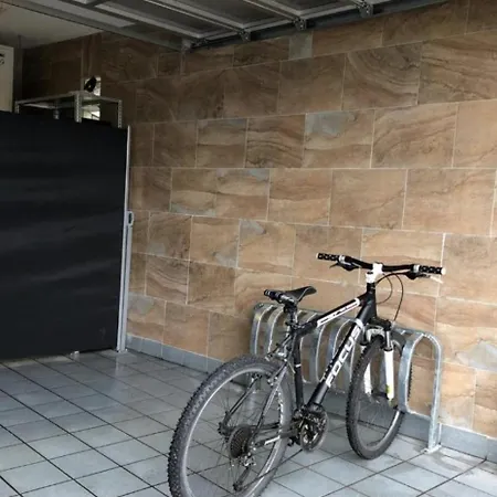 Stadthotel Am Adenauerplatz Отель *