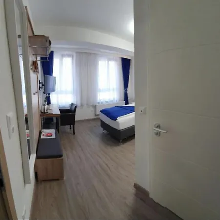 Stadthotel Am Adenauerplatz *