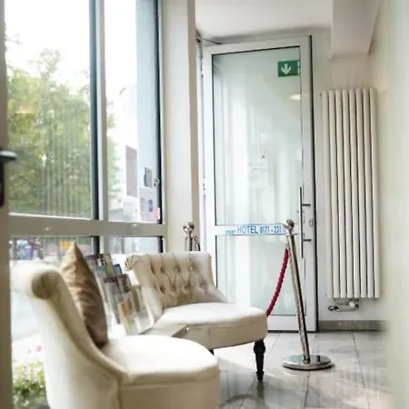 Отель Stadthotel Am Adenauerplatz *