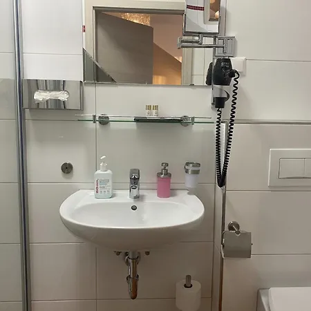 Отель Stadthotel Am Adenauerplatz