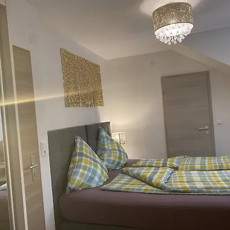 Stadthotel Am Adenauerplatz Отель *
