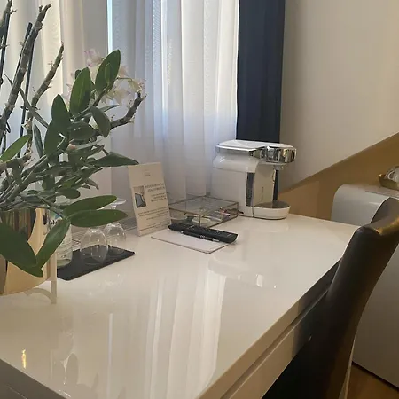 Отель Stadthotel Am Adenauerplatz *