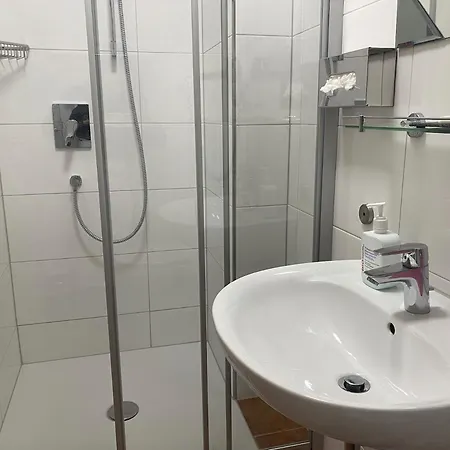 Отель Stadthotel Am Adenauerplatz *