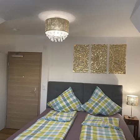 Отель Stadthotel Am Adenauerplatz Марктхайденфельд