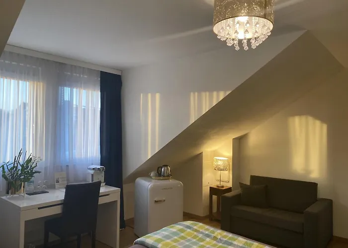 Stadthotel Am Adenauerplatz